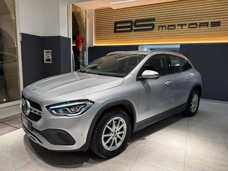Usata Mercedes GLA200 Business 150 CV (110 kW) 2021 Argento SUV