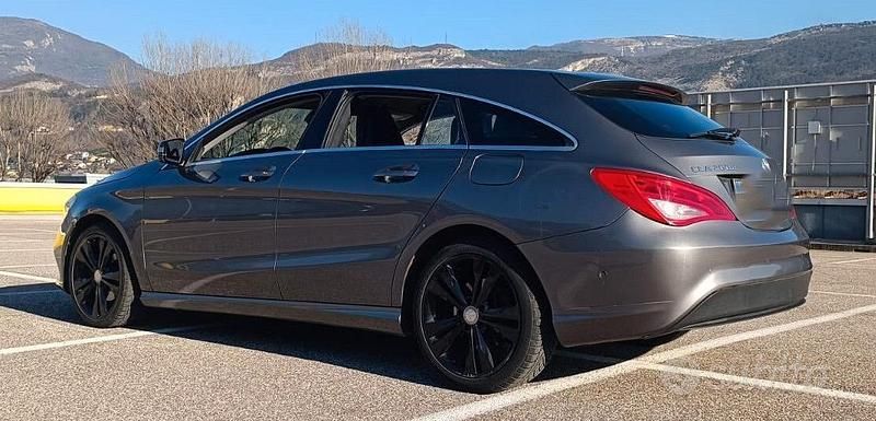 Usata Mercedes CLA200 135 CV (99 kW) 2017 Marrone Berlina
