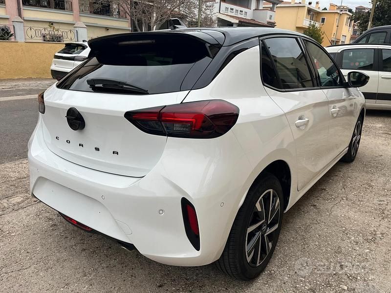 Usata Opel Corsa 101 CV (74 kW) 2024 Bianco Berlina