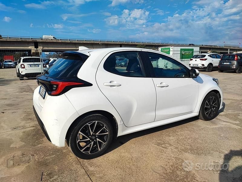 Usata Toyota Yaris Trend 72 CV (52 kW) 2023 Bianco Berlina
