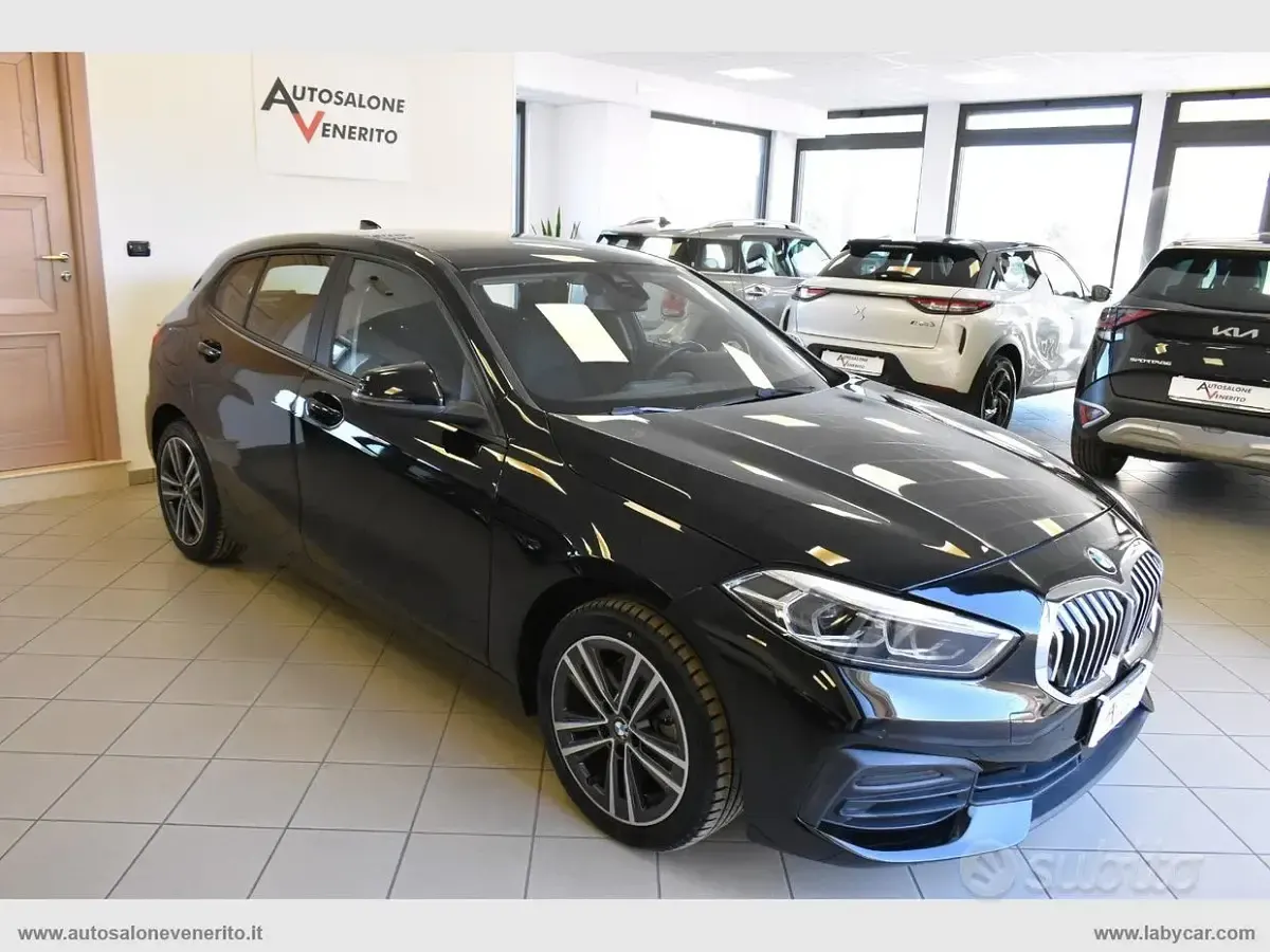 Usata BMW 118 Advantage 150 CV (110 kW) 2021 Blu/azzurro Utilitaria