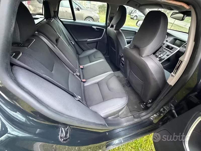 Usata Volvo V60 Momentum 163 CV (119 kW) 2012 Grigio Station wagon