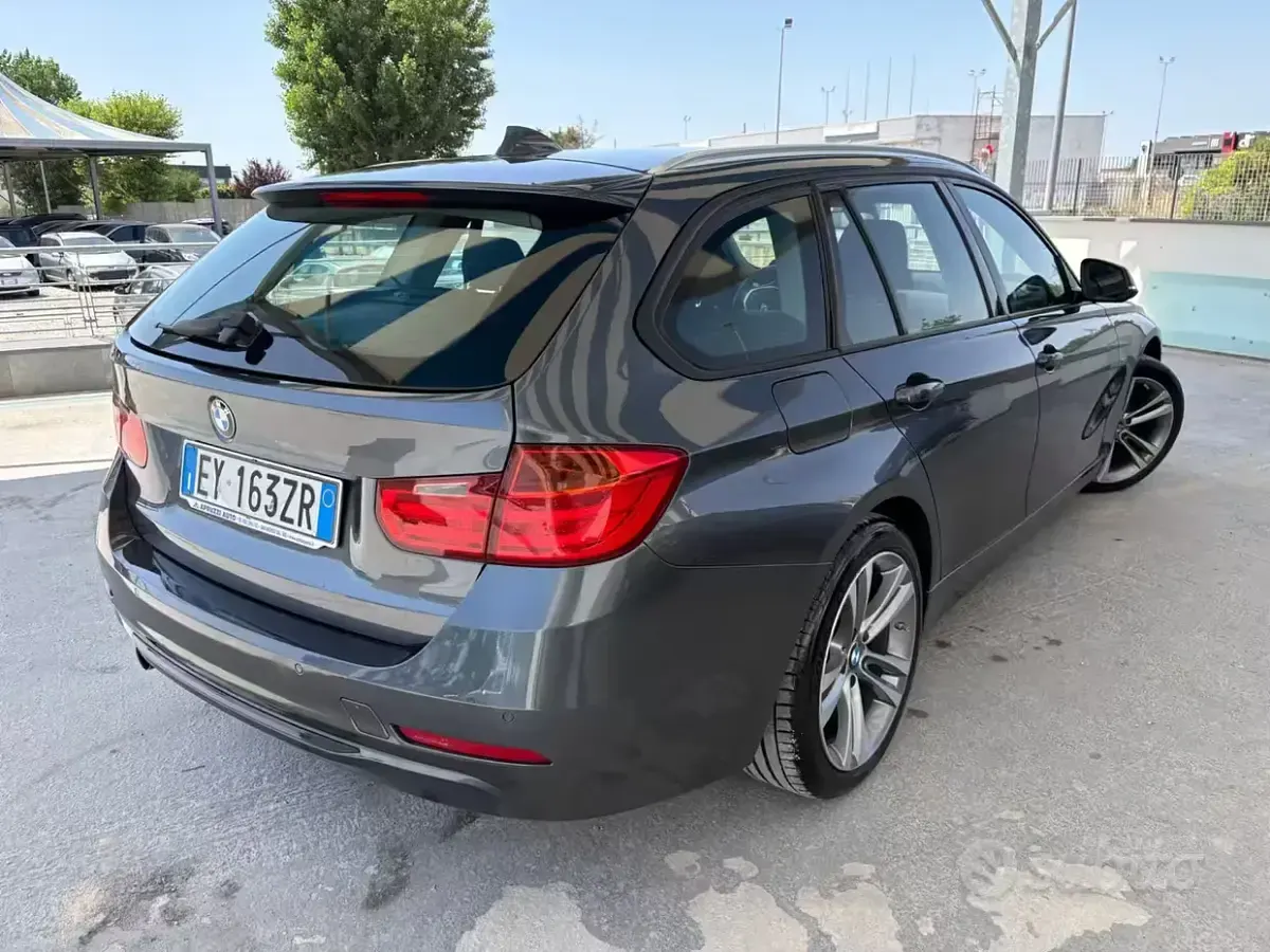 Usata BMW 318 Sport Line 143 CV (105 kW) 2015 Grigio Station wagon