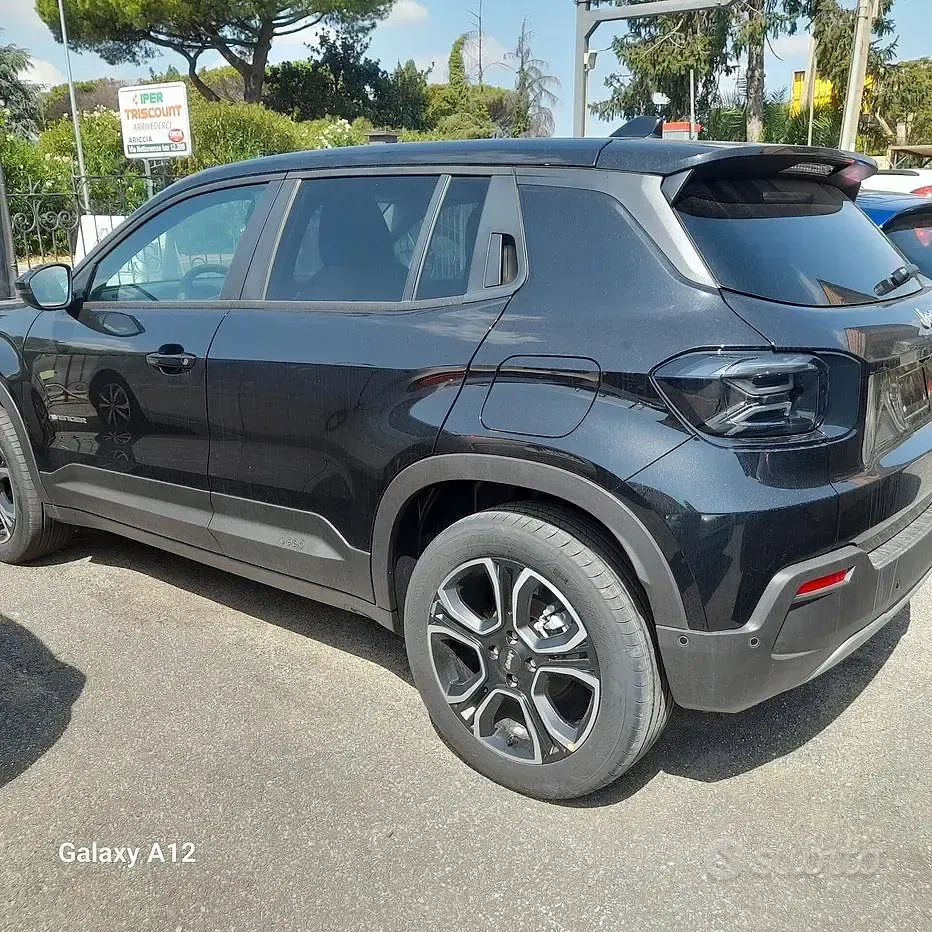 Usata Jeep Avenger Altitude 101 CV (74 kW) 2025 Nero SUV