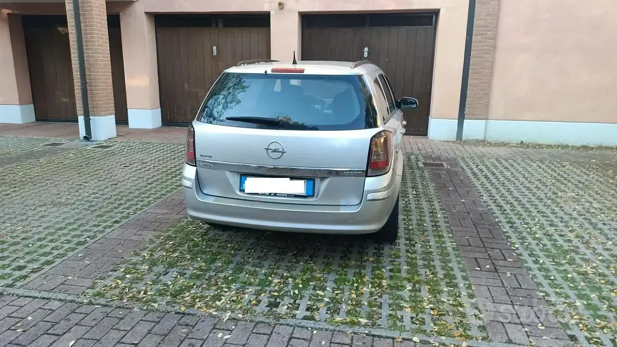 Usata Opel Astra 101 CV (74 kW) 2008 Grigio Station wagon