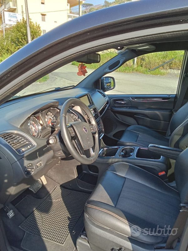 Usata Lancia Voyager 177 CV (130 kW) 2014 Nero Monovolume