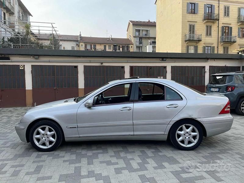 Käytetty Mercedes C240 Avantgarde 170 HP (125 kW) 2000 Harmaa Sedan