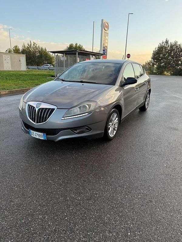 Grigio Usata 2010 Lancia Delta Due volumi | 3100 € (Ottimo prezzo) - Immagine 1/4