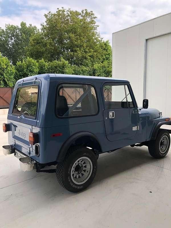 Usata Jeep CJ 56 CV (41 kW) 1981 Blu/azzurro Cabrio