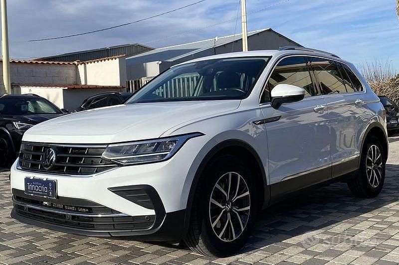 Bianco Usata 2022 VW Tiguan Life SUV | 24.900 € (Super prezzo) - Immagine 1/4