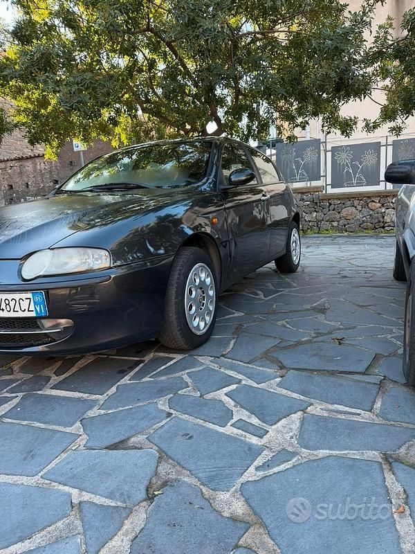 Usata Alfa Romeo 147 115 CV (84 kW) 2000 Nero Utilitaria
