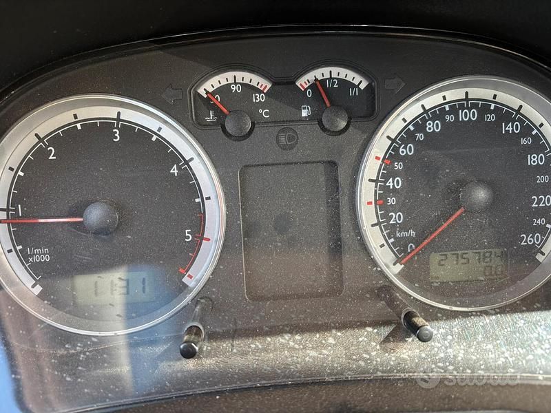 Usado VW Bora Trendline 101 CV (74 kW) 2005 Berlina