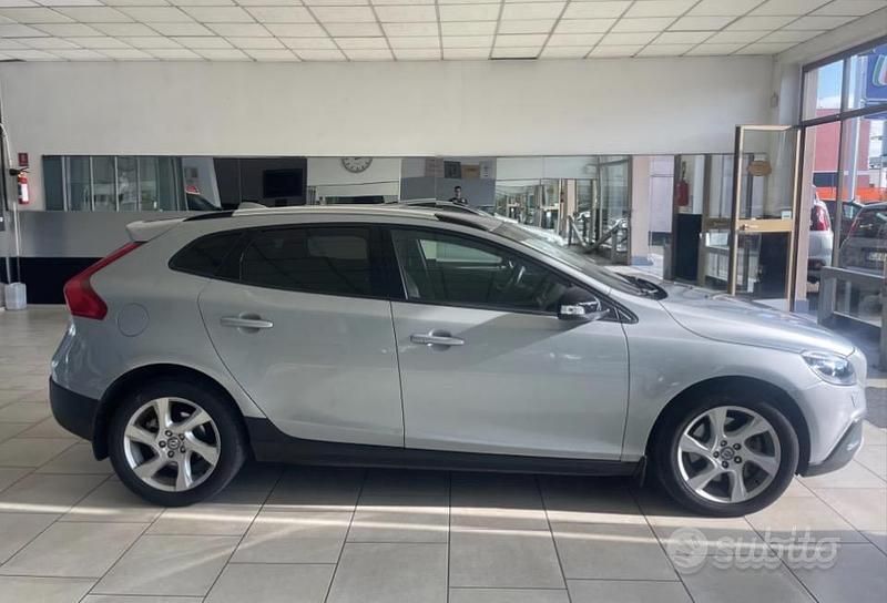 Usata Volvo V40 190 CV (139 kW) 2014 Grigio Berlina