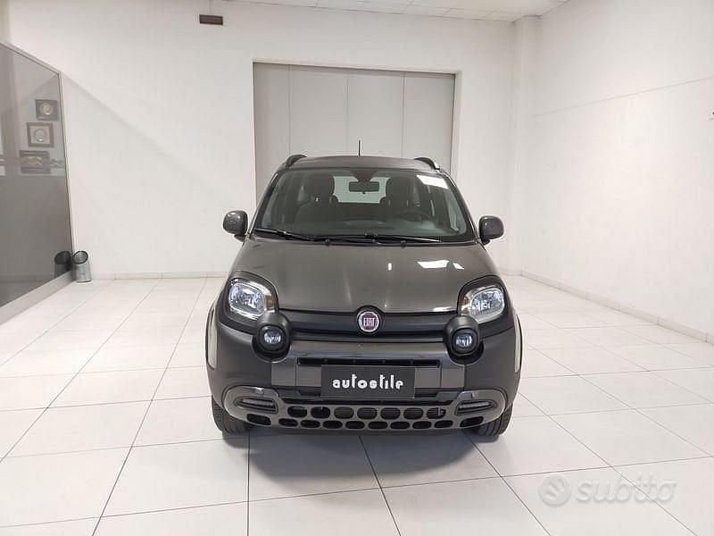 Usata Fiat Panda Cross Cross 84 CV (61 kW) 2023 Grigio scuro Utilitaria