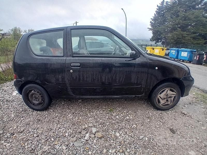 Käytetty Fiat 600 54 HP (39 kW) 2007 Viistoperä