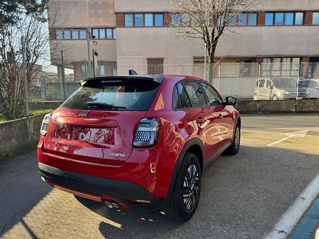 Usata Fiat 600 101 CV (74 kW) 2024 Rosso pastello SUV