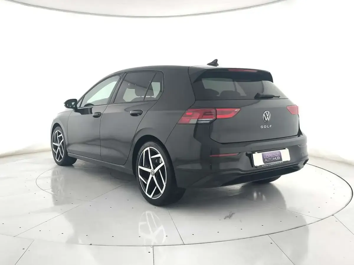 Usata VW Golf VIII Life 150 CV (110 kW) 2023 Grigio pastello Berlina