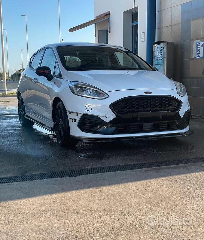 Usata Ford Fiesta 86 CV (63 kW) 2020 Bianco Utilitaria