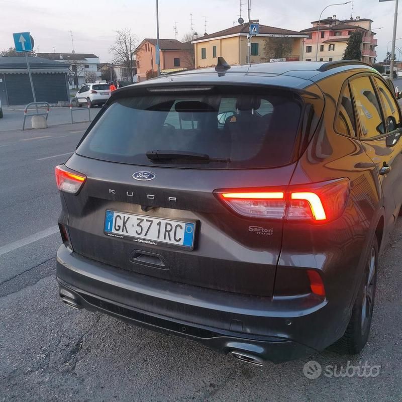 Usata Ford Kuga ST-Line 120 CV (88 kW) 2022 Grigio SUV