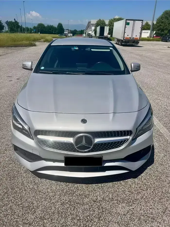 Usata Mercedes CLA200 136 CV (100 kW) 2017 Grigio Berlina