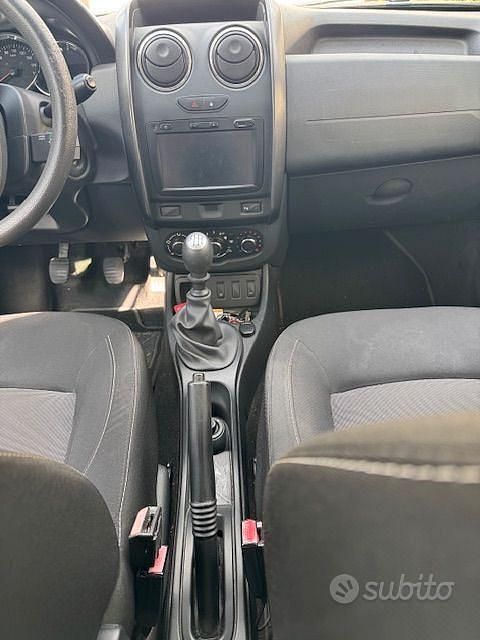 Usata Dacia Duster Lauréate 125 CV (91 kW) 2017 Grigio SUV