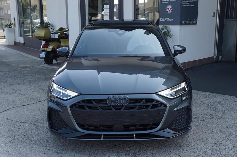 Nuova Audi A3 S-Line 150 CV (110 kW) 2025 Grigio Berlina