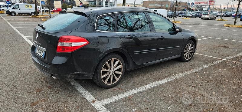 Usata Renault Laguna III 150 CV (110 kW) 2008 Nero Station wagon