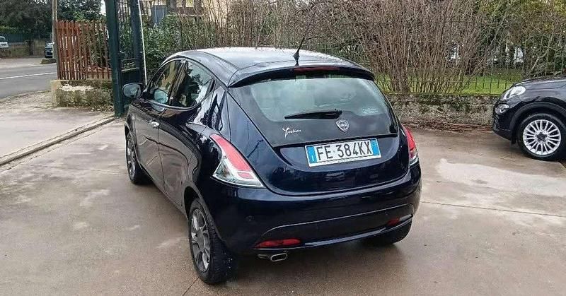 Usata Lancia Ypsilon Gold 95 CV (69 kW) 2016 Blu/azzurro Utilitaria