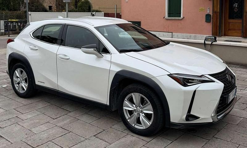 Usata Lexus UX 250h 152 CV (111 kW) 2020 Bianco SUV