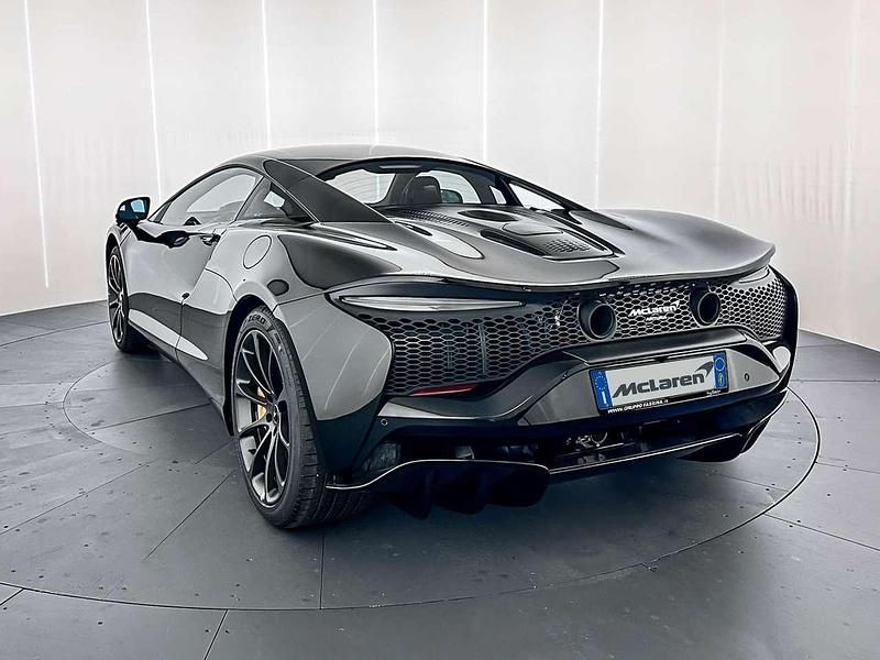 Nuova McLaren Artura 700 CV (514 kW) 2026 Nero Coupé