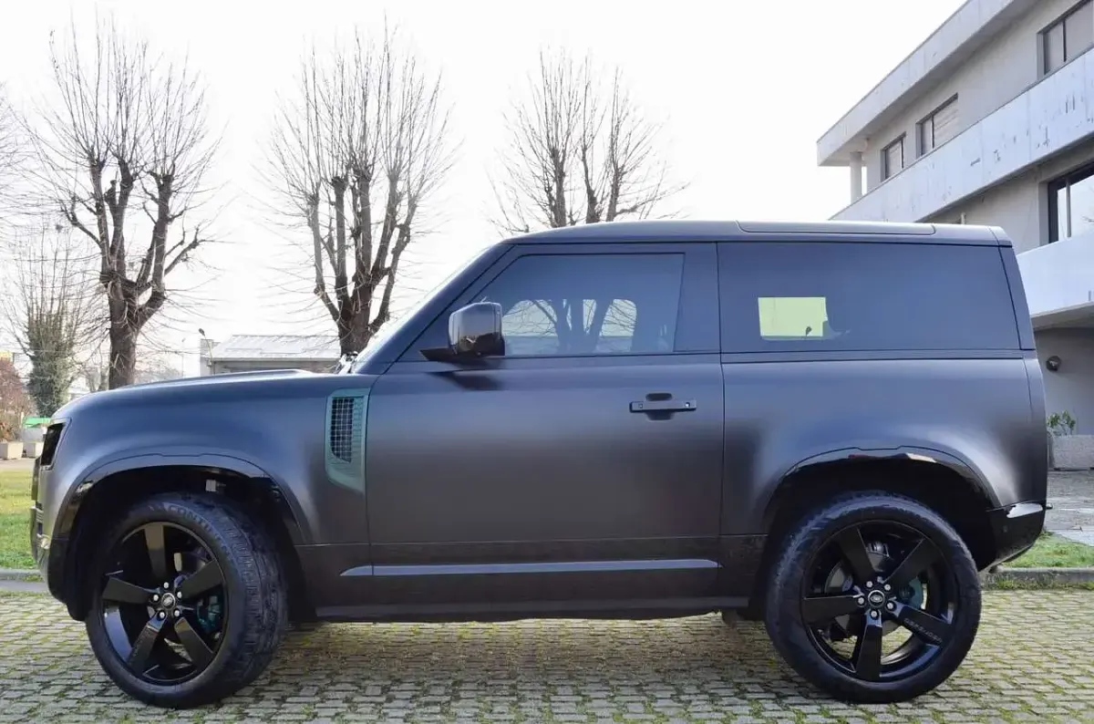 Usata Land Rover Defender 200 CV (147 kW) 2024 Grigio SUV