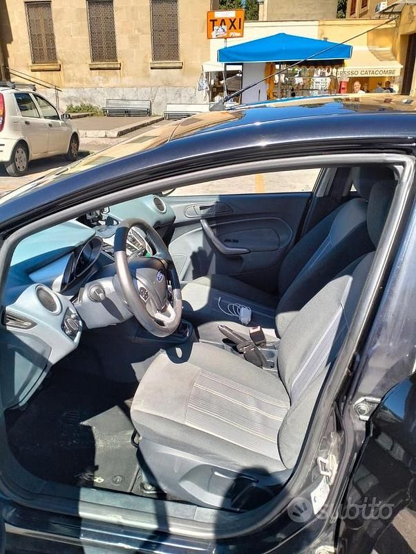 Usata Ford Fiesta Titanium 53 CV (38 kW) 2010 Nero Utilitaria