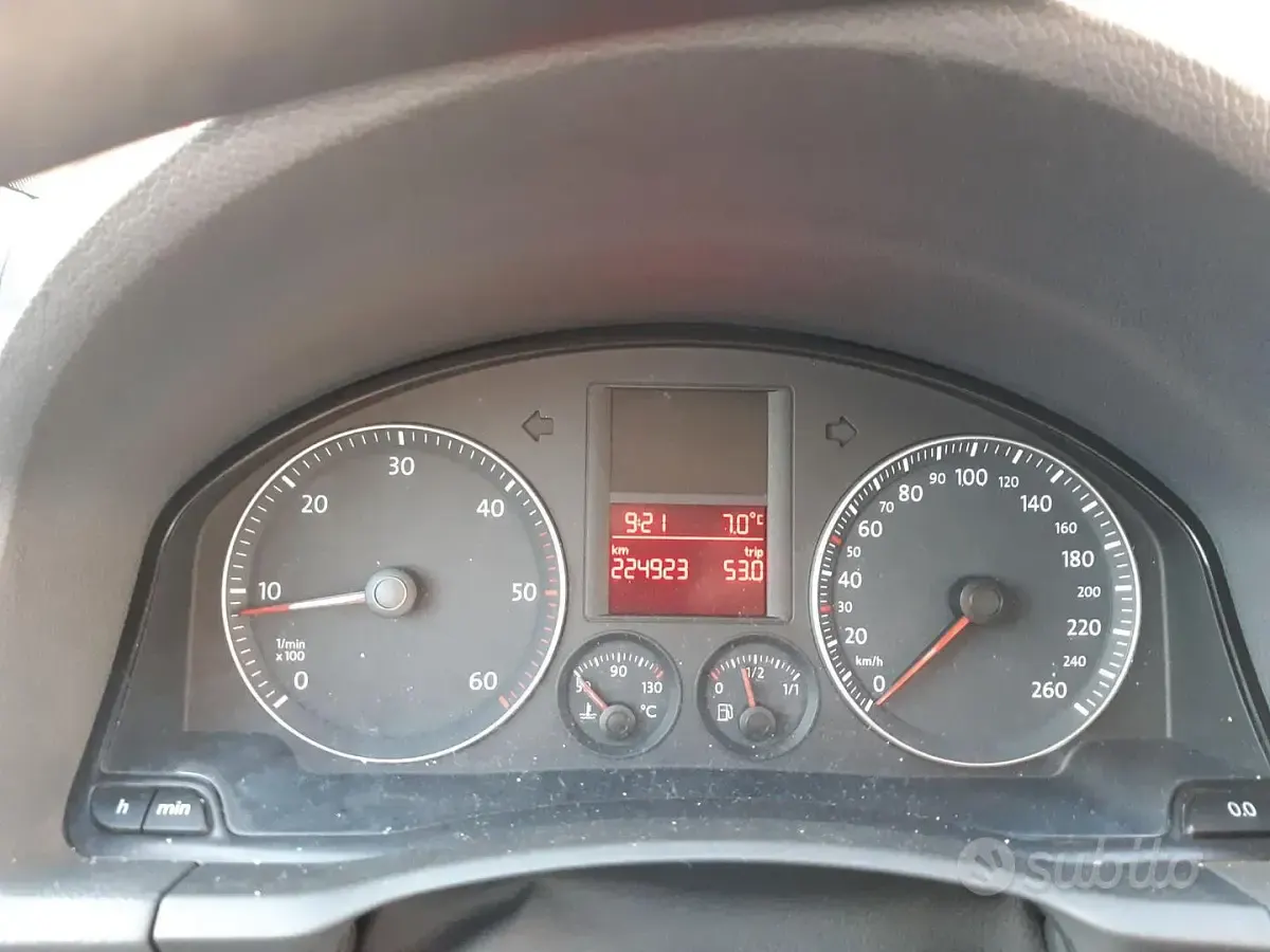 Usata VW Golf V 105 CV (77 kW) 2004 Nero Utilitaria
