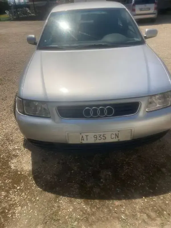 Usata Audi A3 Ambition 101 CV (74 kW) 1998 Grigio Utilitaria