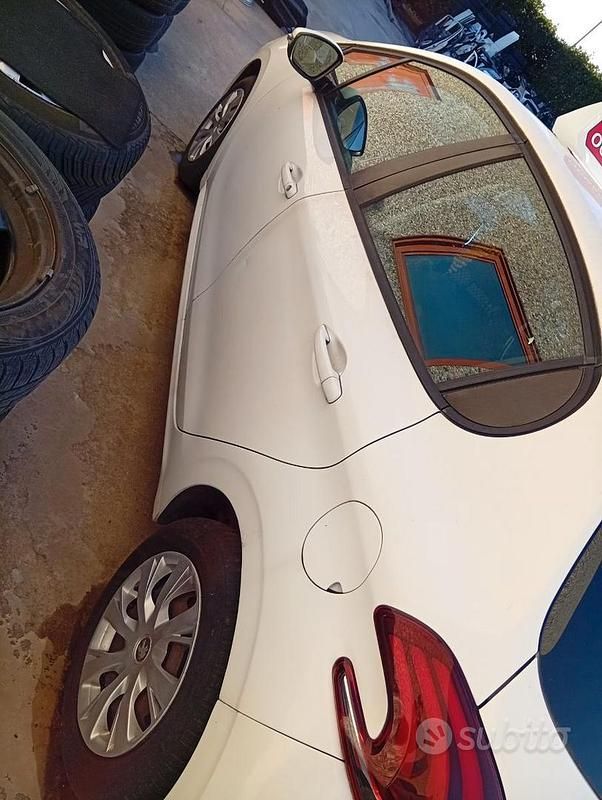Usata Peugeot 208 2016 Bianco Utilitaria