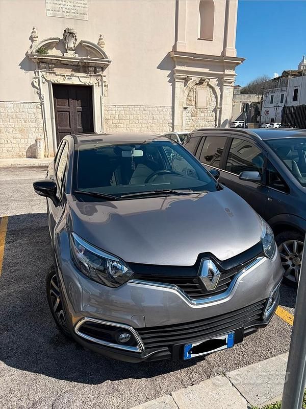 Usata Renault Captur 90 CV (66 kW) 2016 Grigio SUV