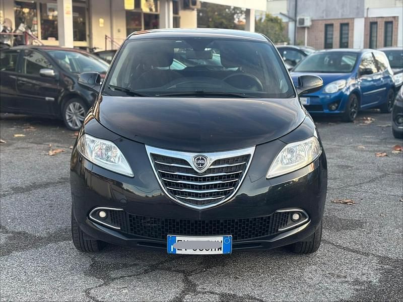 Usata Lancia Ypsilon 80 CV (58 kW) 2014 Nero Utilitaria