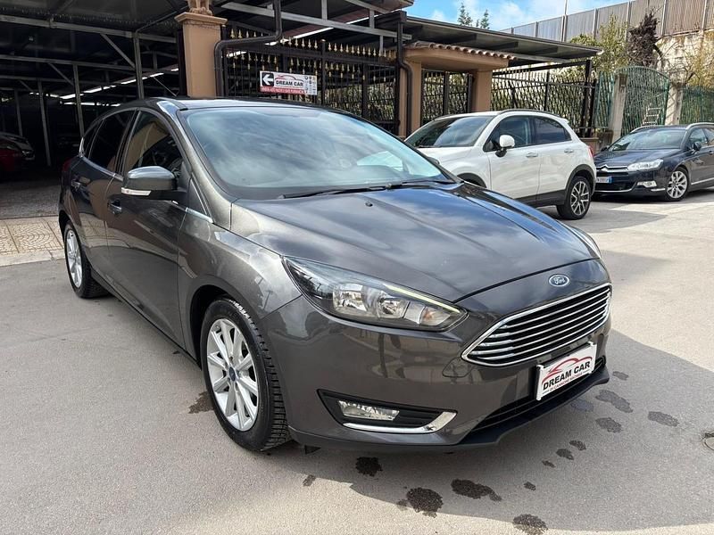 Usata Ford Focus Titanium 120 CV (88 kW) 2017 Grigio Berlina