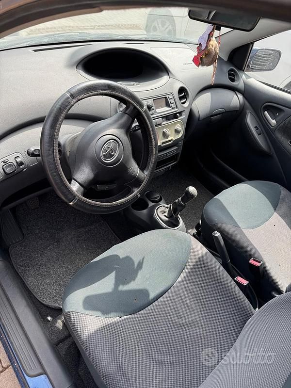 Usata Toyota Yaris 2003 Blu Berlina