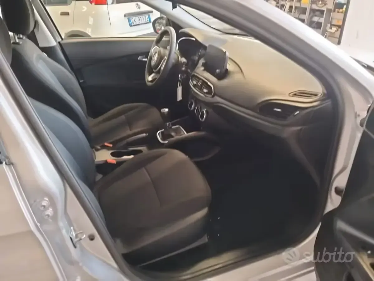 Usata Fiat Tipo 100 CV (73 kW) 2023 Grigio Berlina