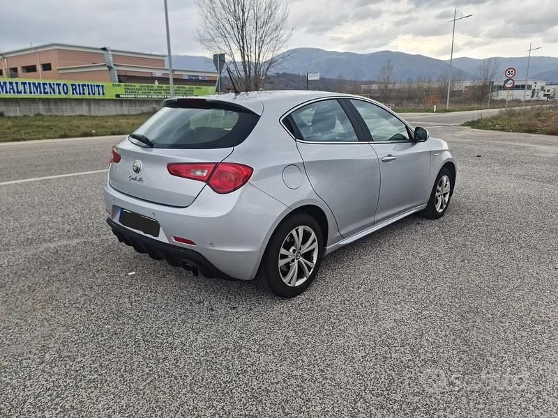 Usata Alfa Romeo Giulietta Distinctive 140 CV (102 kW) 2012 Grigio Utilitaria