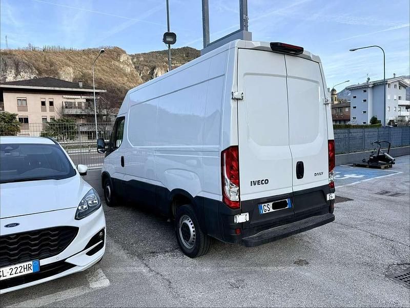 Usata Iveco Daily 136 CV (100 kW) 2023
