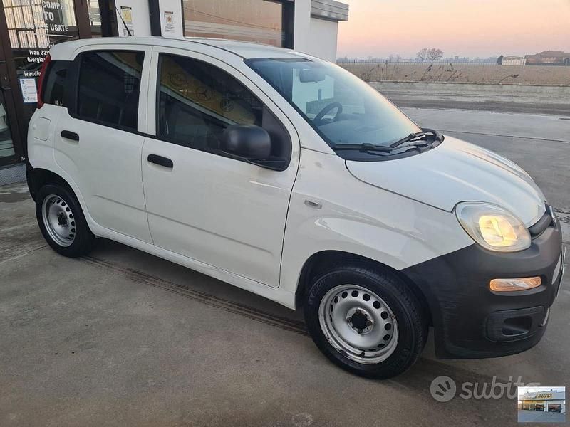 Usata Fiat Panda Lounge 69 CV (50 kW) 2019 Bianco(met.) Utilitaria