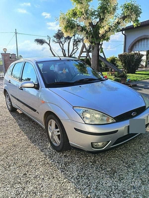 Usata Ford Focus 116 CV (85 kW) 2004 Grigio Berlina