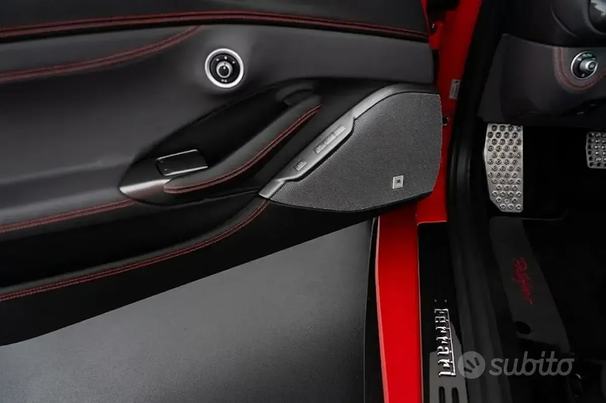 Usata Ferrari Portofino 600 CV (441 kW) 2019 Rosso Cabrio