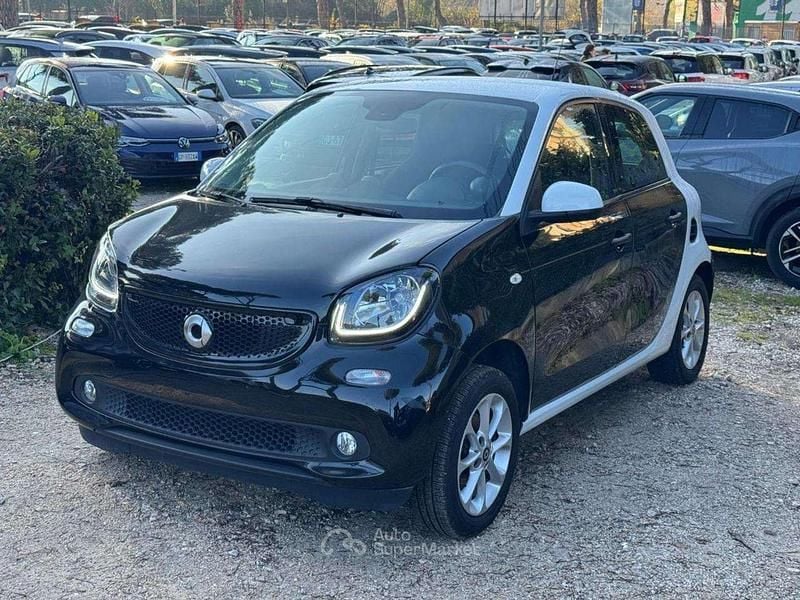 Begagnad Smart ForFour 71 HK (52 kW) 2019 Svart Halvkombi