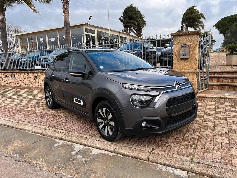 Grigio Usata 2023 Citroën C3 PureTech Tre volumi | 14.700 € (Cara) - Immagine 1/4