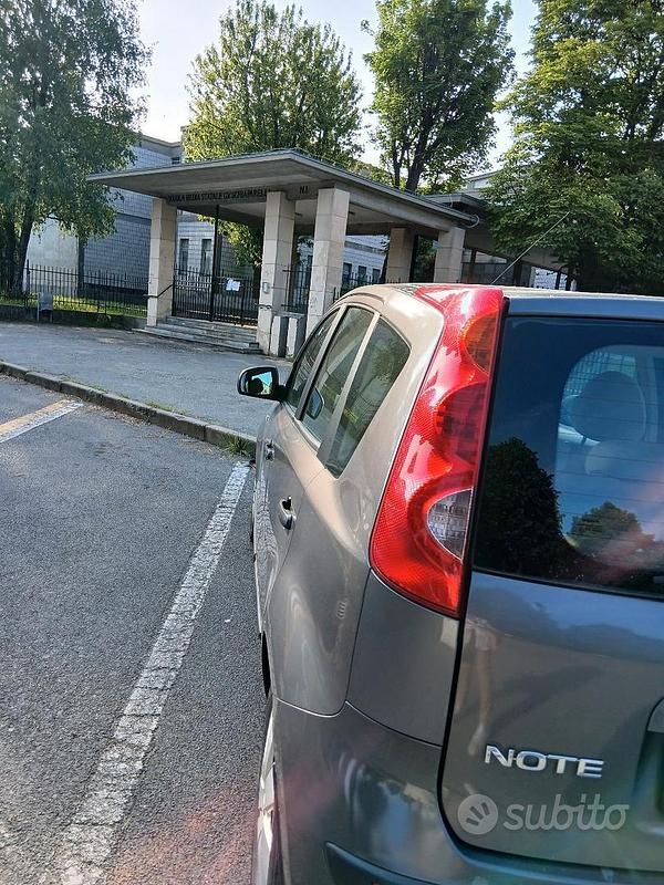 Usata Nissan Note 88 CV (64 kW) 2006 Grigio Utilitaria