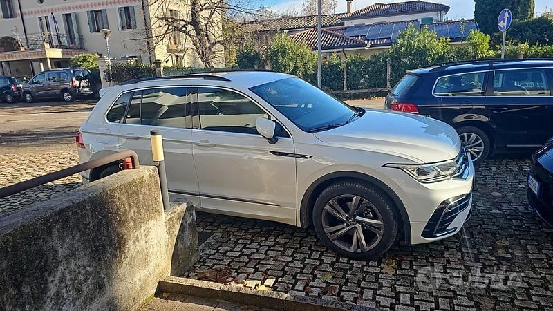 Usata VW Tiguan R-line 150 CV (110 kW) 2023 Bianco SUV