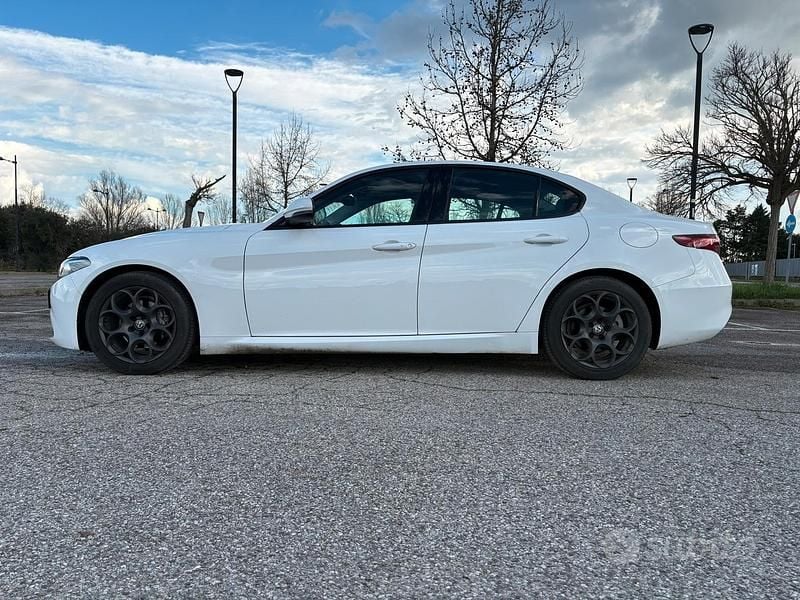 Usata Alfa Romeo Giulia 160 CV (117 kW) 2021 Bianco Berlina